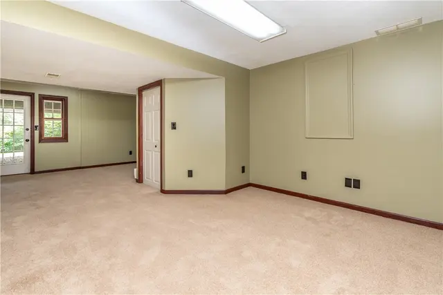 238 Cumberland Drive gallery image 39
