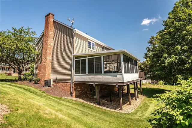 238 Cumberland Drive gallery image 46