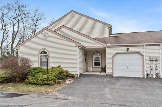 238 Huckleberry Ct gallery image 2