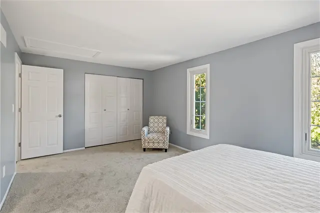 238 Woodbridge Dr gallery image 2