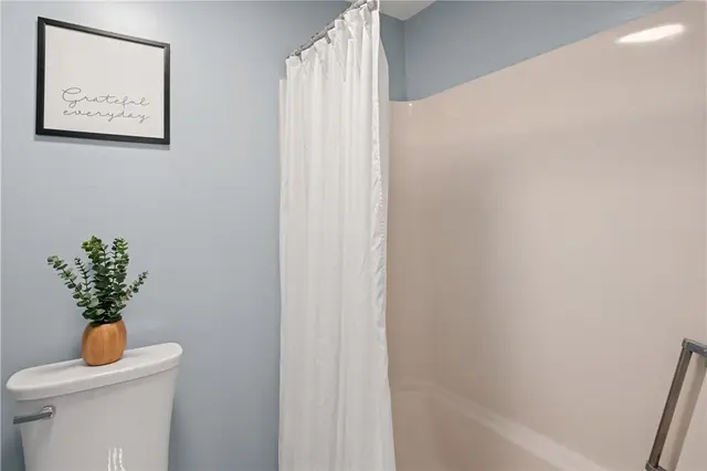 238 Woodbridge Dr gallery image 3