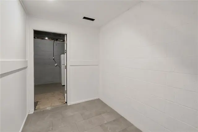 238 Woodbridge Dr gallery image 4