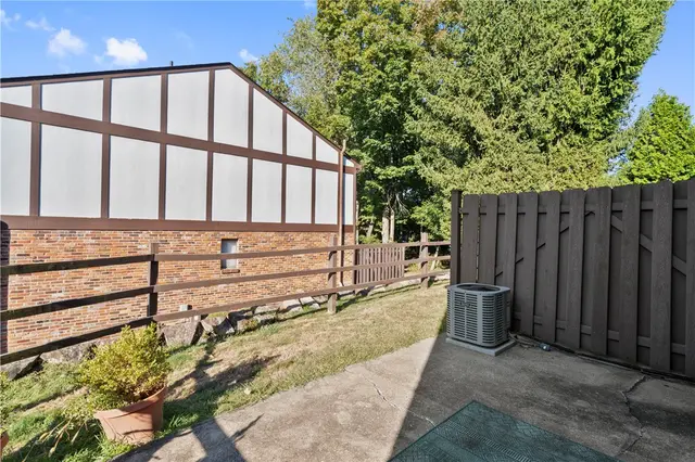238 Woodbridge Dr gallery image 6