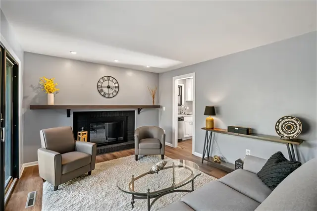 238 Woodbridge Dr gallery image 8