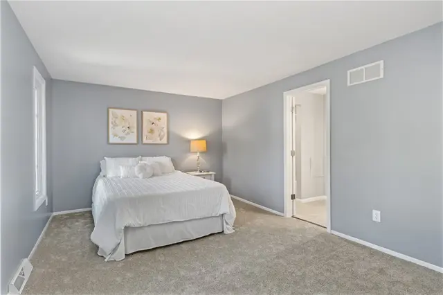 238 Woodbridge Dr gallery image 12