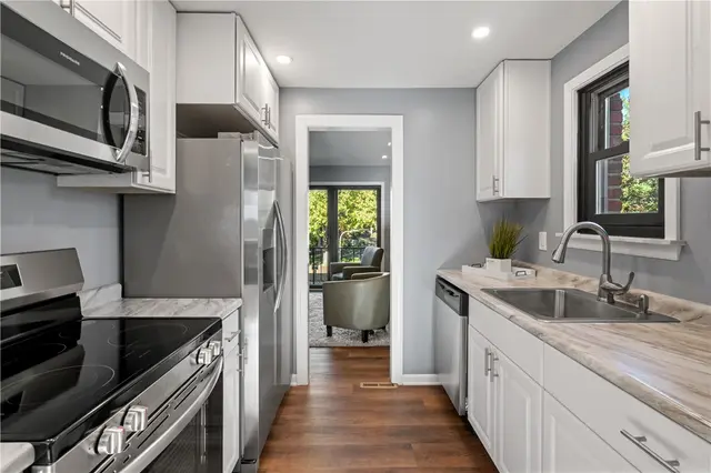 238 Woodbridge Dr gallery image 13