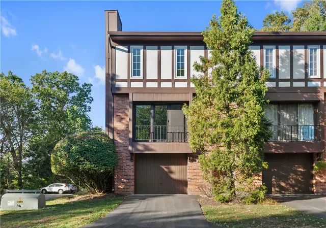238 Woodbridge Dr gallery image 15