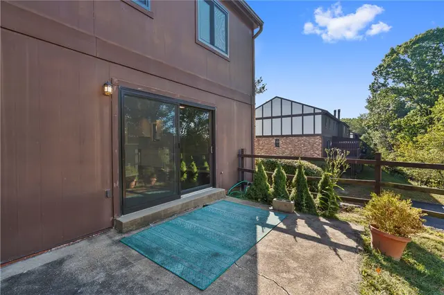 238 Woodbridge Dr gallery image 16