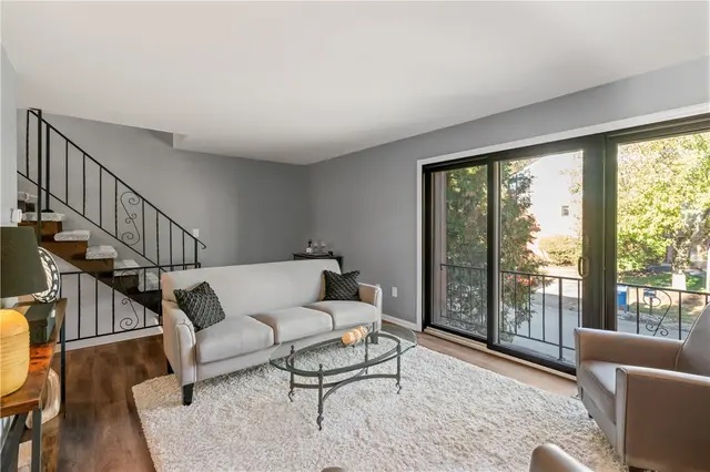 238 Woodbridge Dr gallery image 19