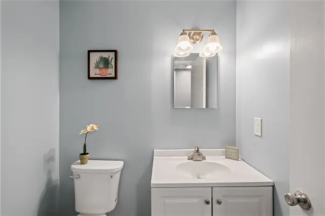 238 Woodbridge Dr gallery image 22
