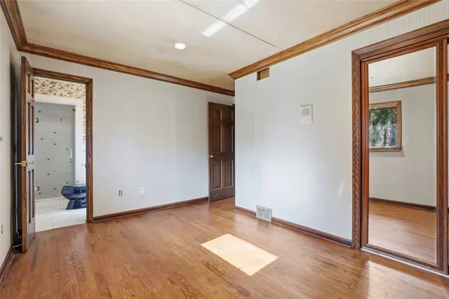 239 Byron Rd gallery image 19