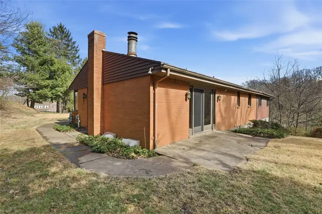 239 Byron Rd gallery image 33