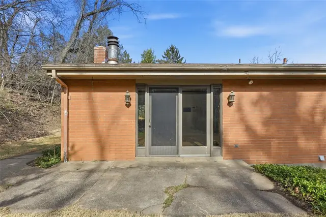 239 Byron Rd gallery image 34