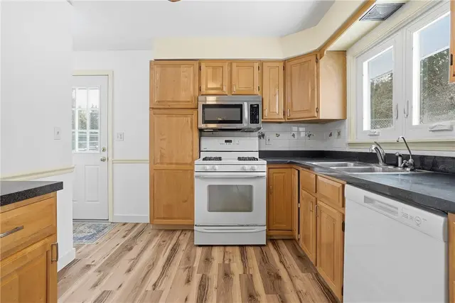 2393 Brandt School Road gallery image 3
