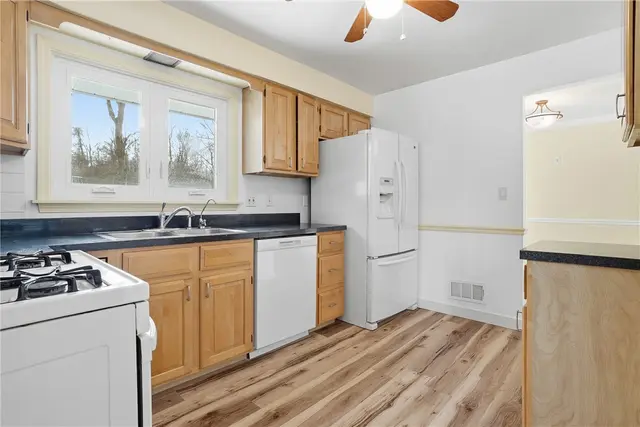 2393 Brandt School Road gallery image 9
