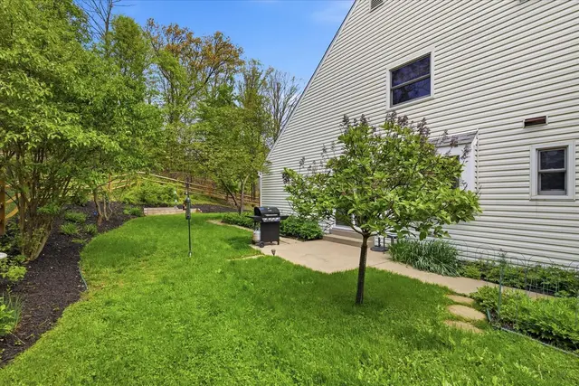 2397 Traci DRIVE gallery image 14