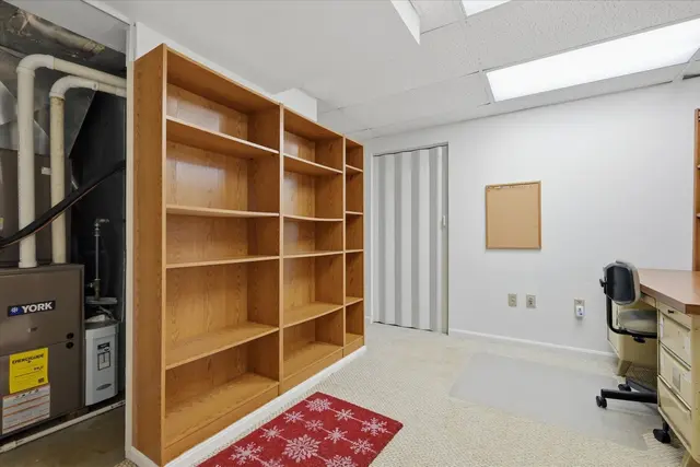 2397 Traci DRIVE gallery image 16