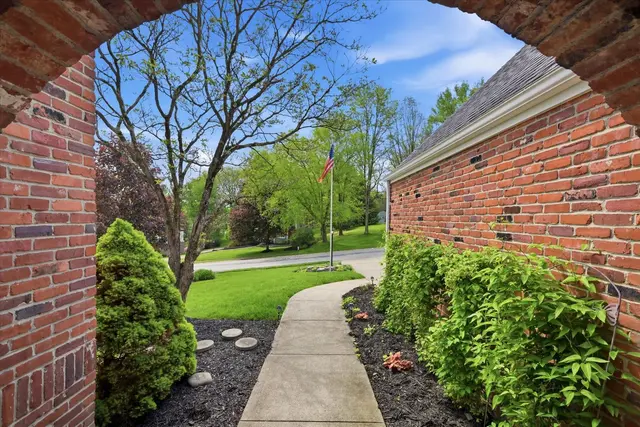 2397 Traci DRIVE gallery image 29