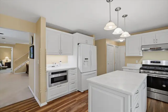2397 Traci DRIVE gallery image 32