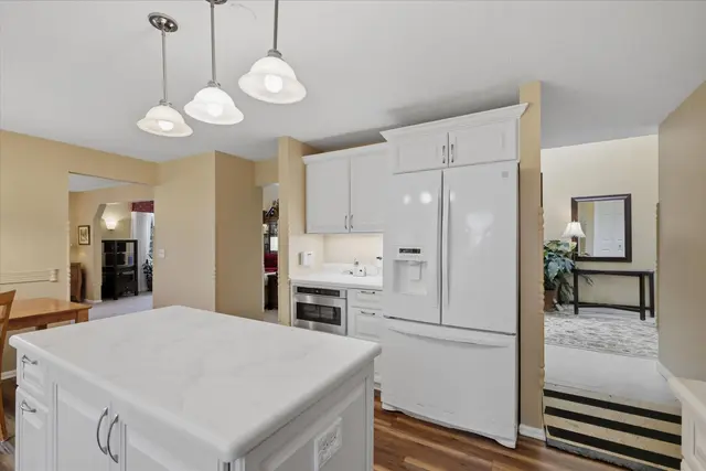 2397 Traci DRIVE gallery image 34