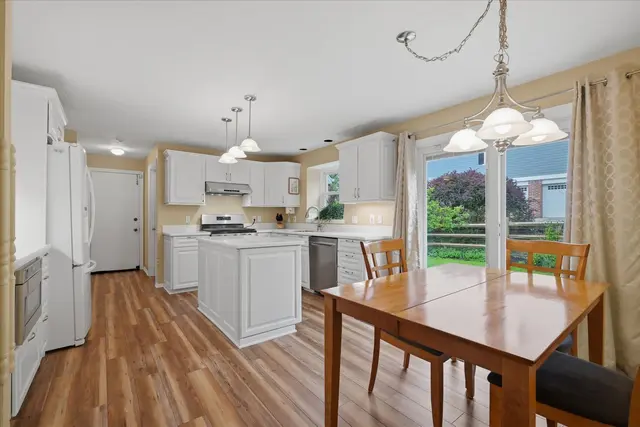 2397 Traci DRIVE gallery image 39