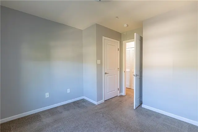 240 Broadstone Dr gallery image 3