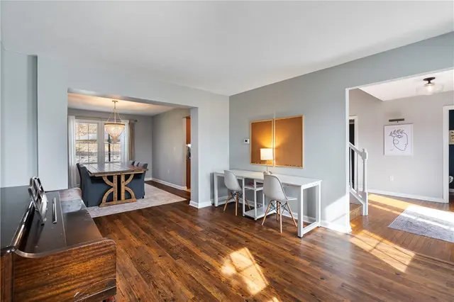 240 Fox Meadow Dr gallery image 3