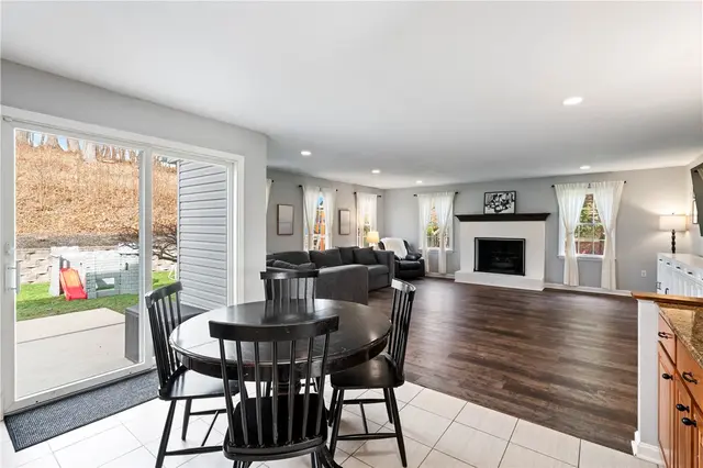 240 Fox Meadow Dr gallery image 13
