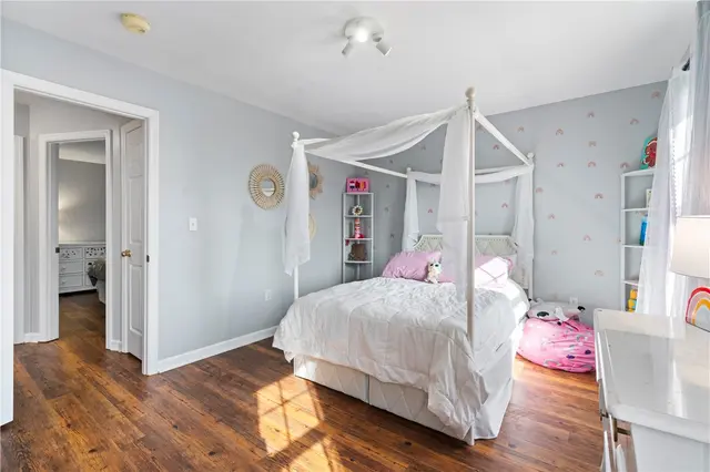 240 Fox Meadow Dr gallery image 15
