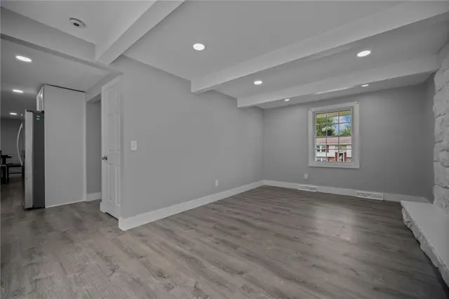 240 Wallingford Dr gallery image 2
