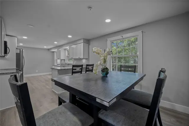 240 Wallingford Dr gallery image 4