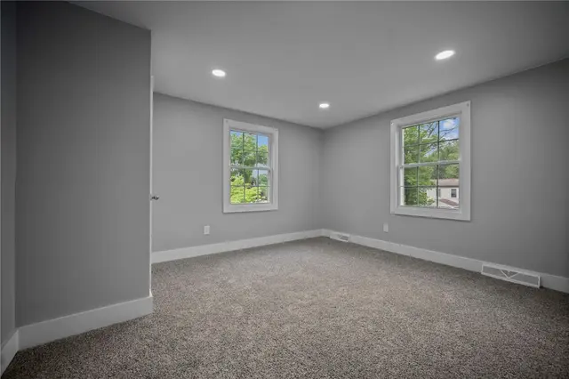 240 Wallingford Dr gallery image 6
