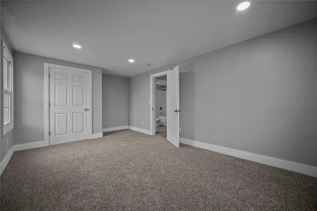 240 Wallingford Dr gallery image 9