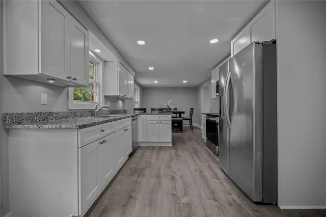 240 Wallingford Dr gallery image 10