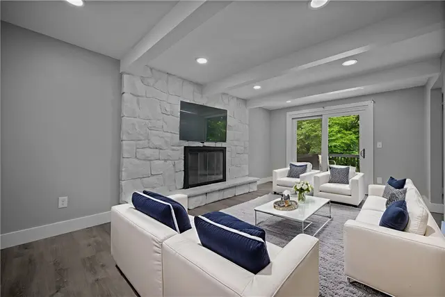 240 Wallingford Dr gallery image 11