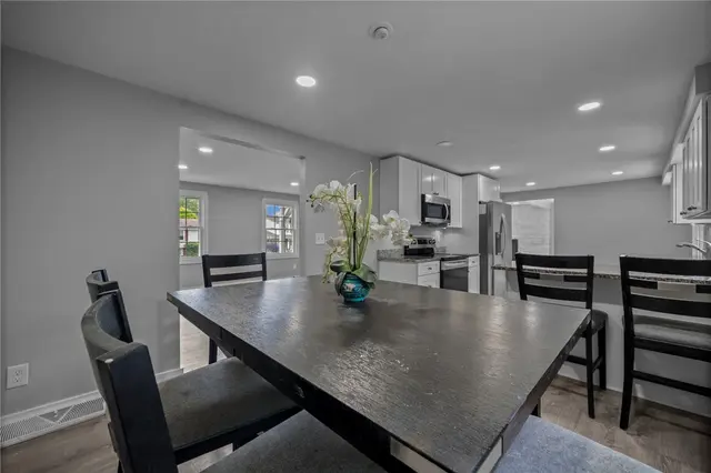 240 Wallingford Dr gallery image 15