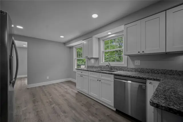 240 Wallingford Dr gallery image 17