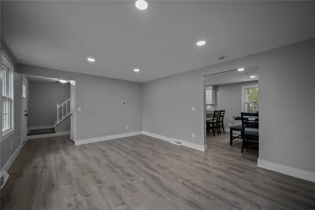 240 Wallingford Dr gallery image 19