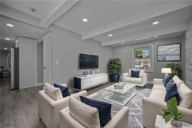 240 Wallingford Dr gallery image 21