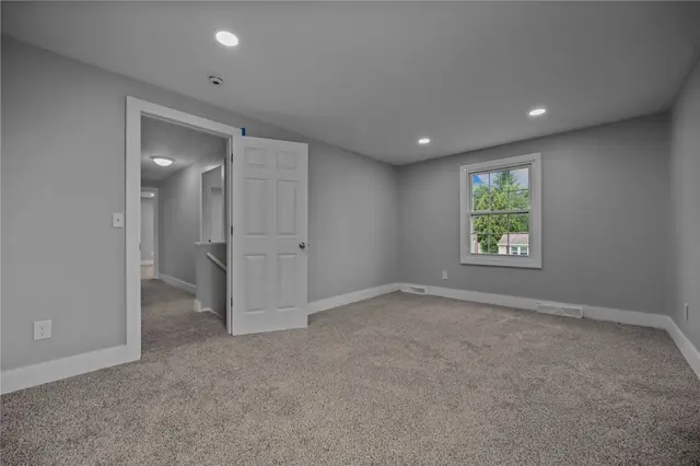 240 Wallingford Dr gallery image 24