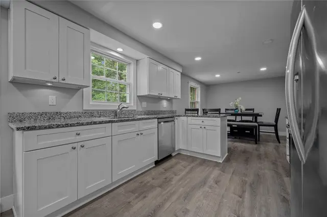 240 Wallingford Dr gallery image 30