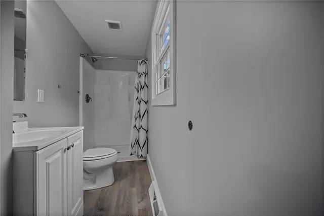 240 Wallingford Dr gallery image 31