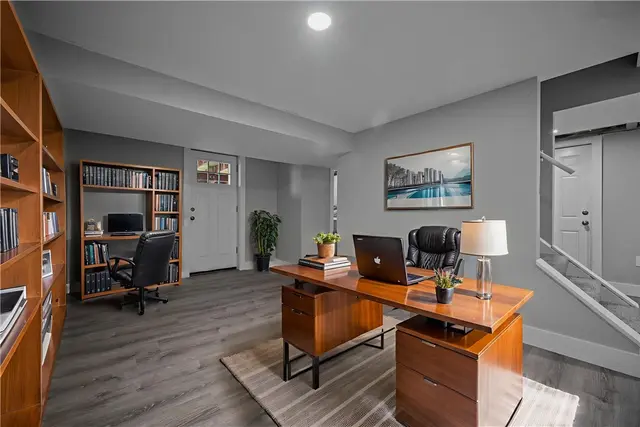 240 Wallingford Dr gallery image 34