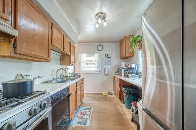 2400 Linden Dr gallery image 8