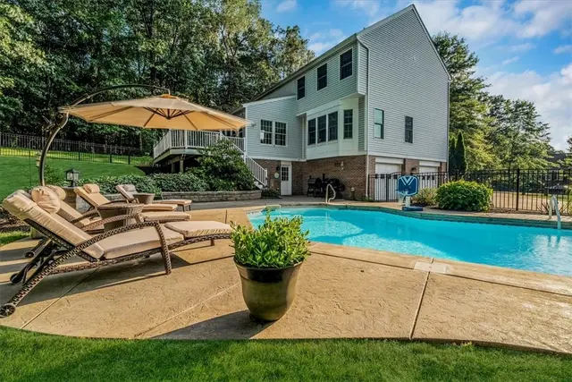 2400 Willow Oak Dr gallery image 7