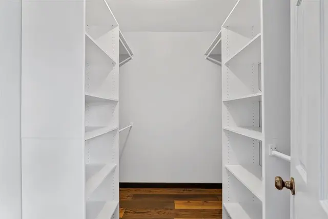 2403 Ramblewood Dr gallery image 3