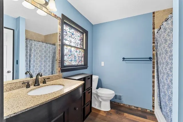 2403 Ramblewood Dr gallery image 8