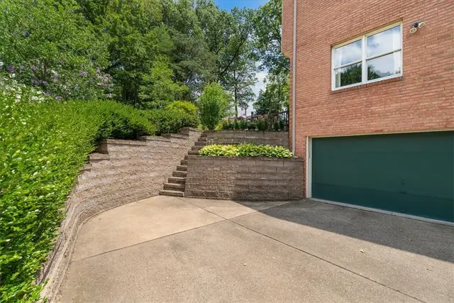 2403 Ramblewood Dr gallery image 10