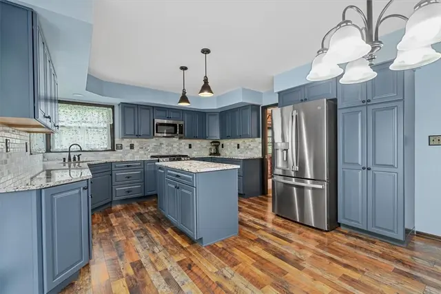 2403 Ramblewood Dr gallery image 11