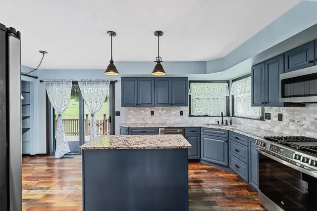 2403 Ramblewood Dr gallery image 12